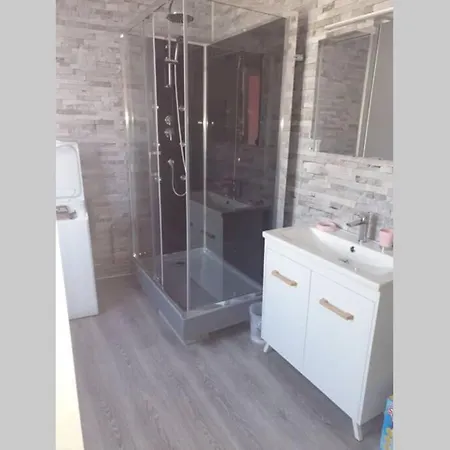 Lais Apartamento *